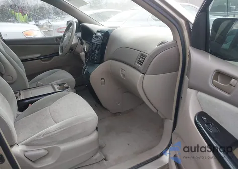 2004 Toyota Sienna Ce z USA, uszkodzony, nr VIN 5TDZA23C64S199550